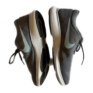 Women’s Nike Revolution 4 Sneakers -Size 10 - Like New